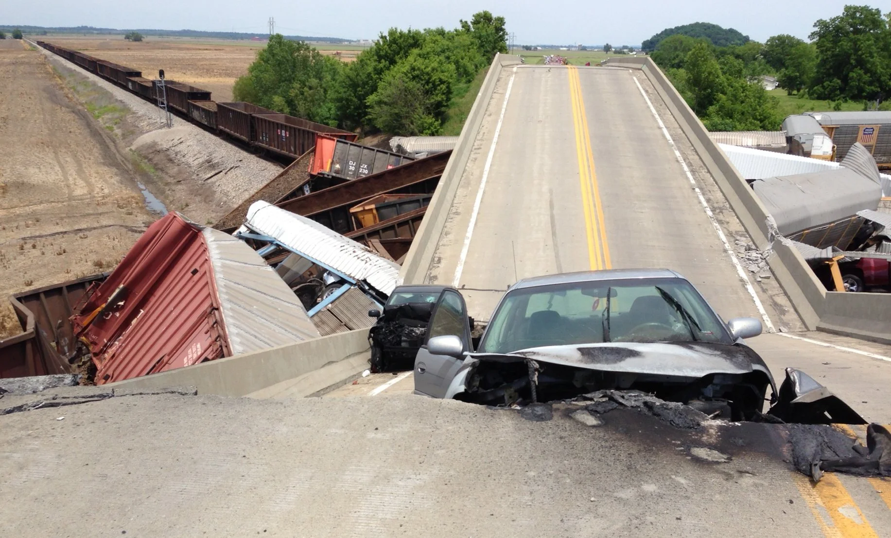 Train_Wreck,_Chaffee,_MO,_May_2013.jpg
