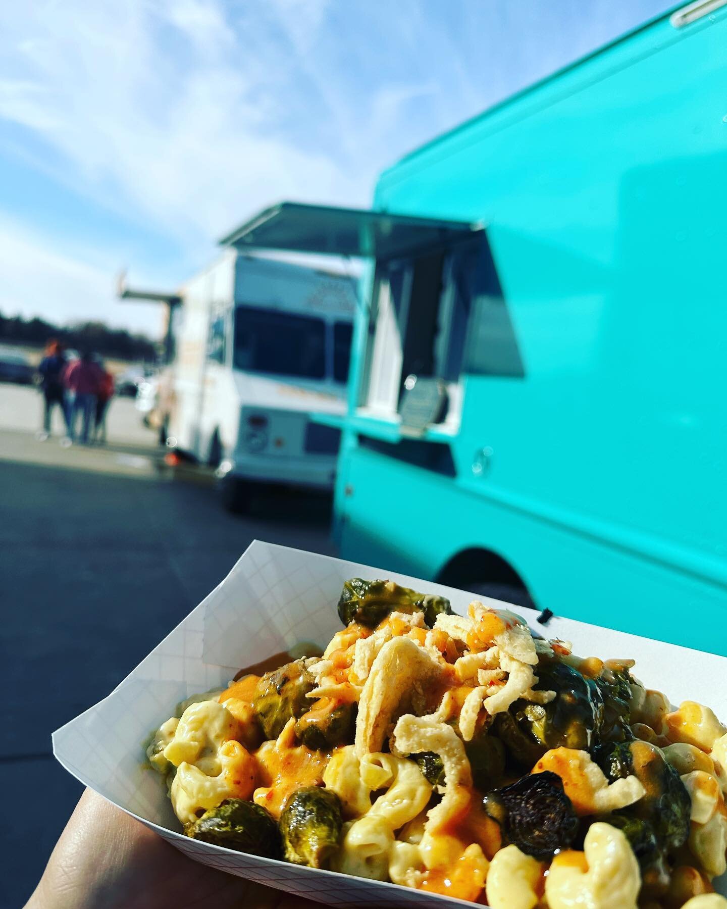 We are serving up ruta-bangin&rsquo; nachos + Brussels Mac + &ldquo;cheese&rdquo; (with fried onions and chipotle drizzle) at @victresslnk until 2pm! Open to the public, and tons of local vendors inside! 

South-side Rutti&rsquo;s - come see us!
