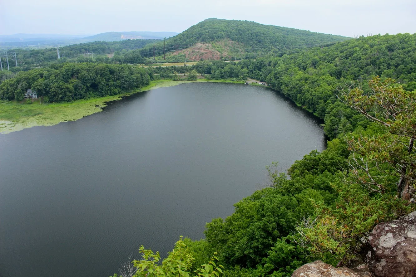 Black Pond via Mattabesett Trail, Middlefield, CT