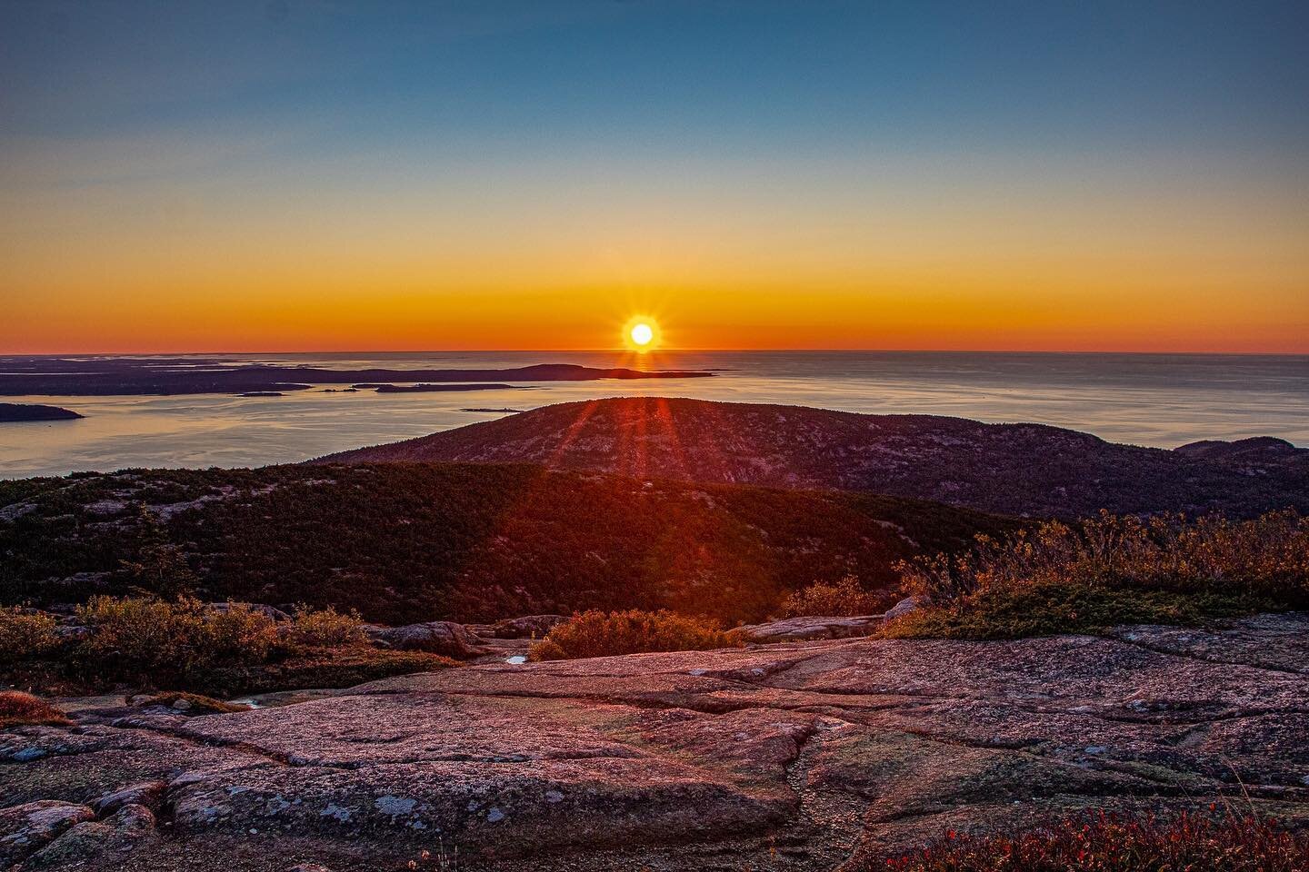 Watching the sunrise at Cadillac Mountain at Acadia National is an amazing experience. This is the first place in the United States to see the sunrise. ⁣🌅
⁣⁣
⁣Been a while but I got some amazing content for the website. I put a lot of time on my gui