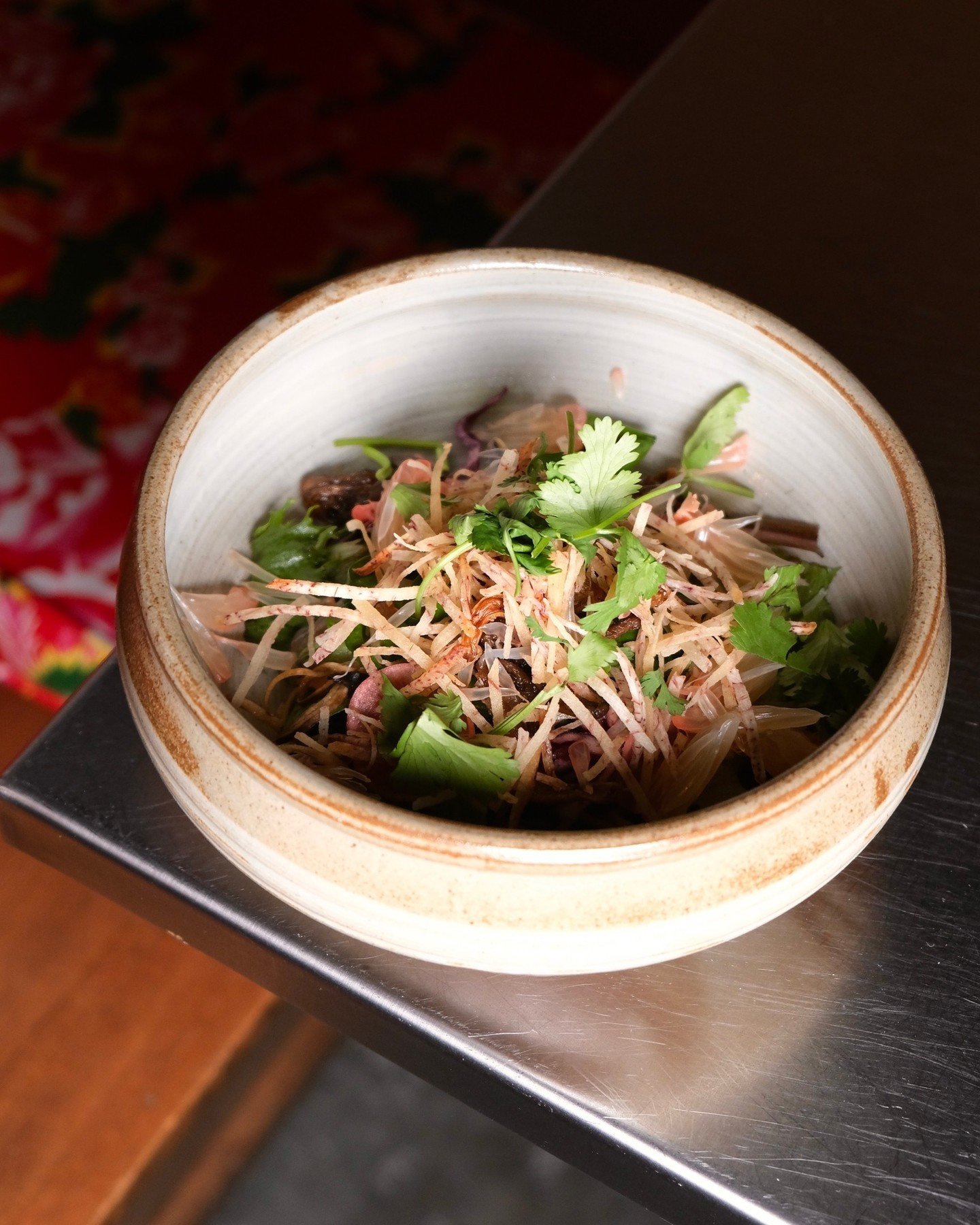 🥗✨Introducing our Spring Salad: Roasted oyster mushrooms &amp; banana blossom, fresh mixed baby lettuce and crispy matchstick taro, all dressed in a zesty lychee ginger vinaigrette. 

Part of our seasonal fresh sheet and available for dine in only.