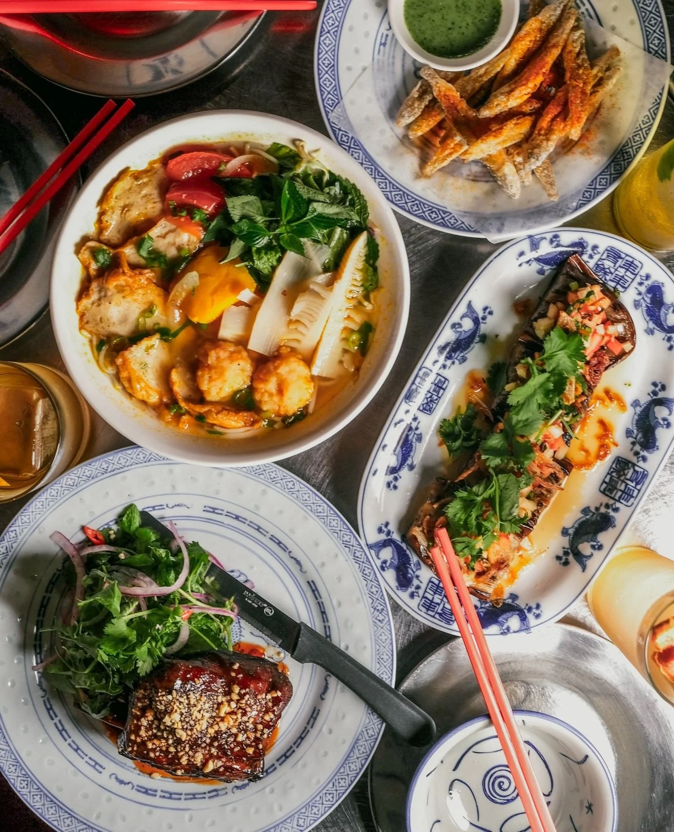 🍁NEW🍂MENU🍁ALERT🍜
Stepping into cozy season with our best food forward. Meet our NEW FALL FRESH SHEET featuring bold and comforting flavours to warm you up trough the season:
🐟️ Fried Smelt with Lime Leaf Dip
🍆 Cà Tím Nướng