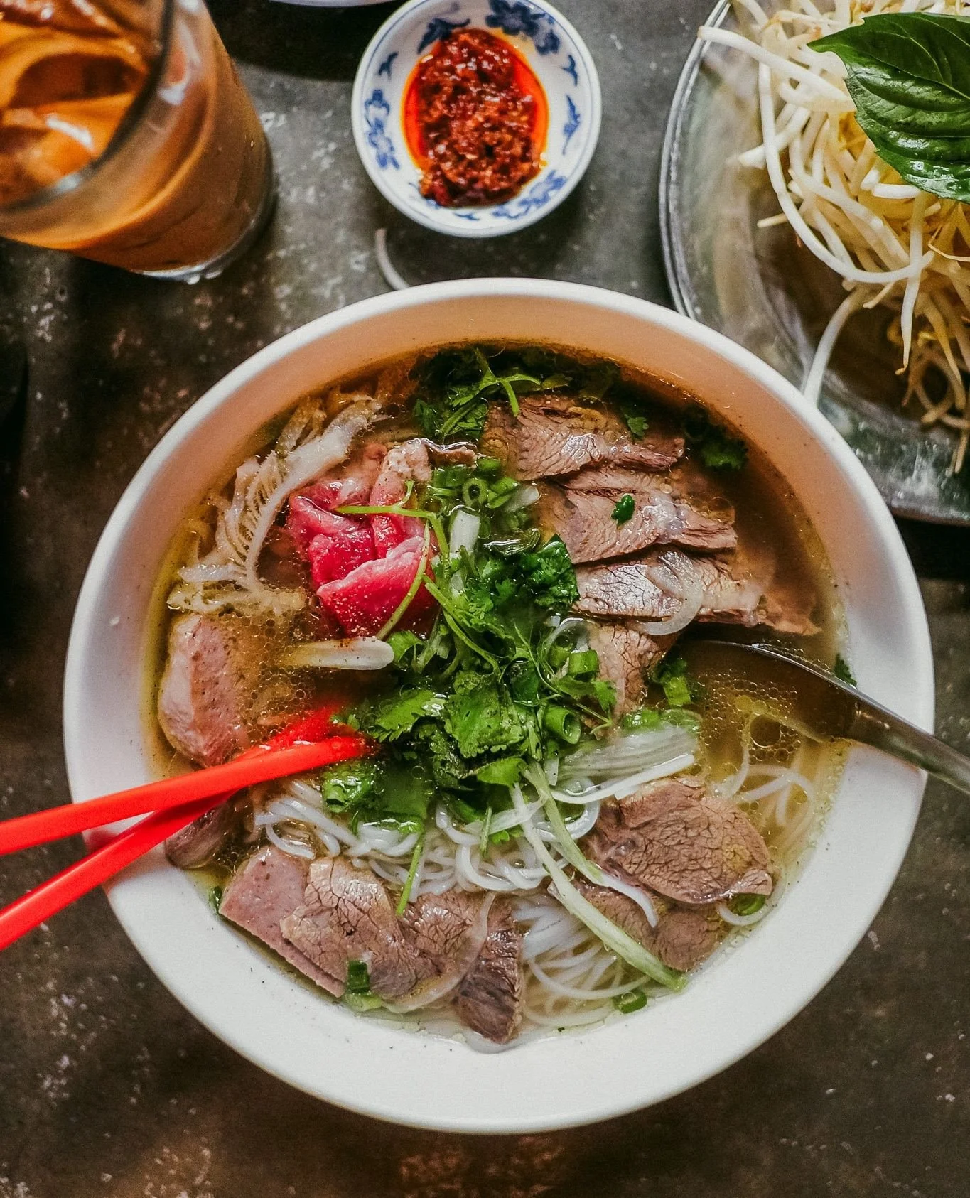 Pho-get the rain, a steaming bowl of Beef Pho (and more comforting Vietnamese classics) are waiting for you at DD Mau Chinatown 🌧️☔️🍲
#ddmauchinatown #ddmau #pho #beefpho #noodlesoup