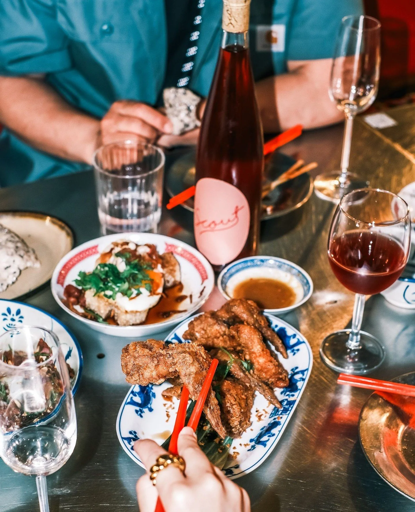 Our favourite combo to get us over humpday? $8 BC WINES by the glass aaand of our iconic DD Mau Wings ($2 OFF btw). ALL DAY. EVERY WEDNESDAY. ⁠
⁠
See you tonight 😎⁠
#ddmauchinatown #bcwines #ddmau #wingwednesday #winewednesday