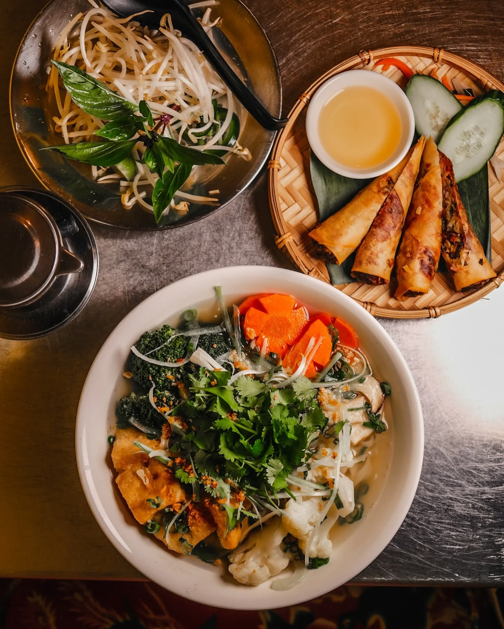 Did you know that our signature Phở also comes in plant-based option that&rsquo;s just as comforting with the same depth of flavours? 

Now you do 😉

#ddmauchinatown #ddmau #vegan #plantbased #veganpho