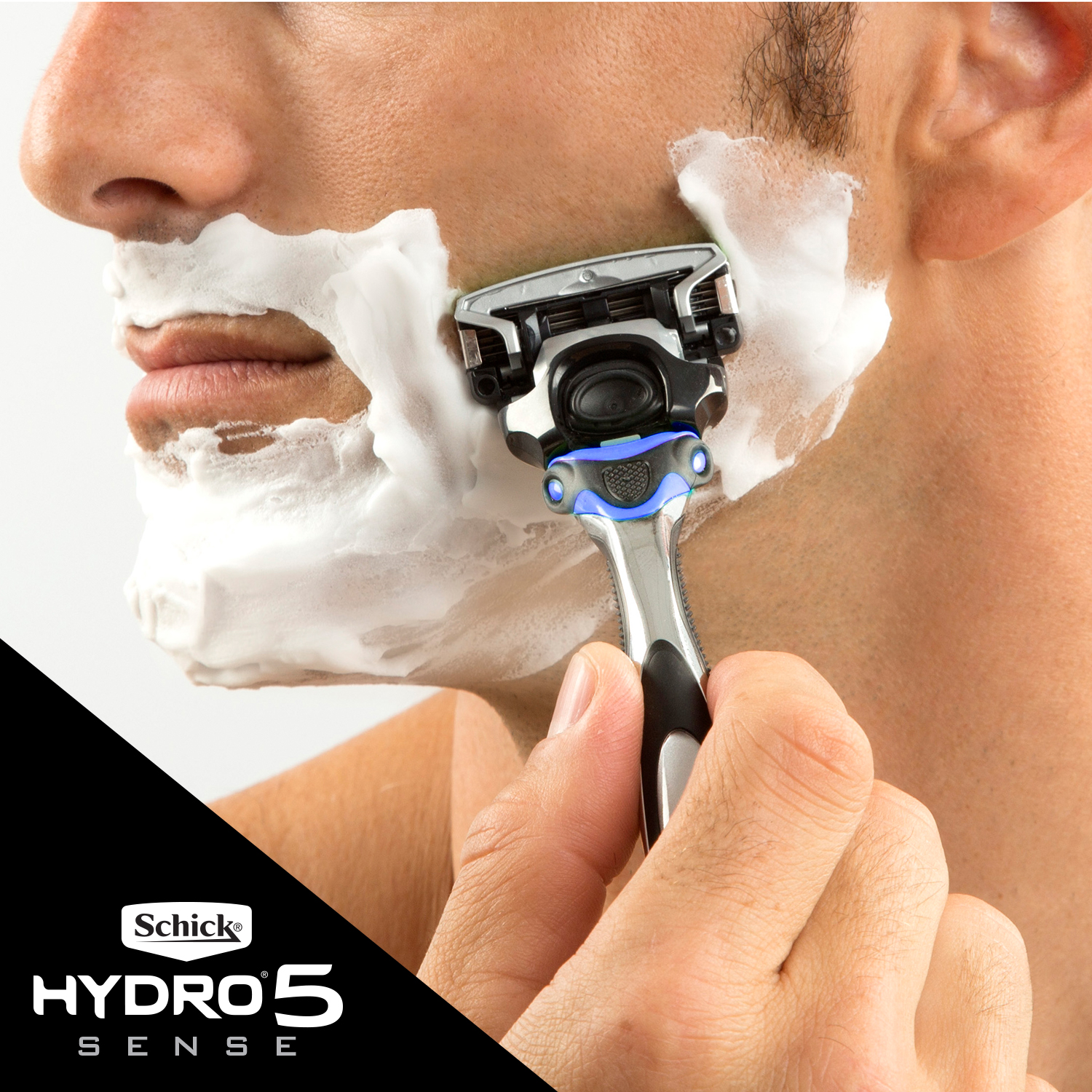 EPC_1226941_CP_MShave_Hydro5_Amazon_HYDRATELifestyle_use_3_B.jpg