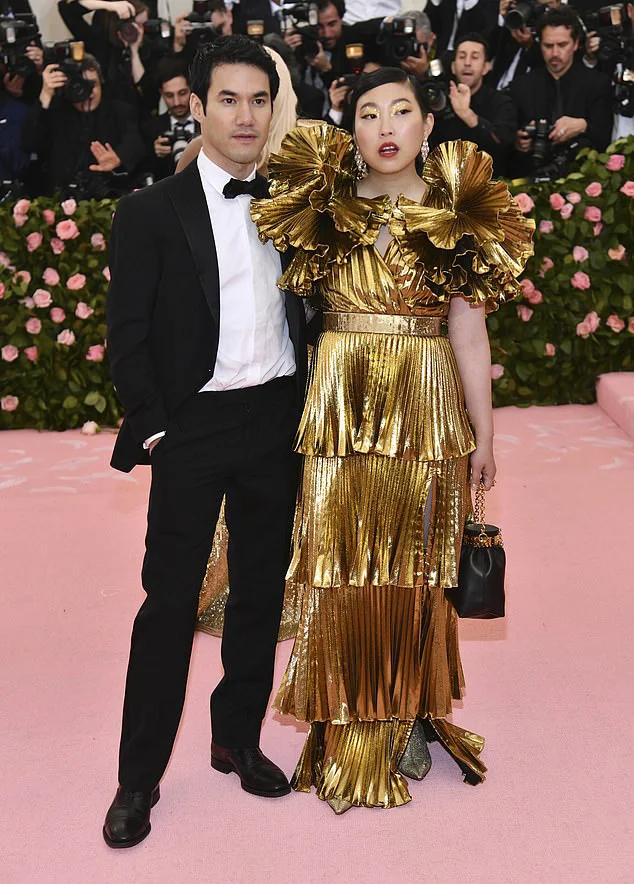 Tom Ford y Gemma Chan