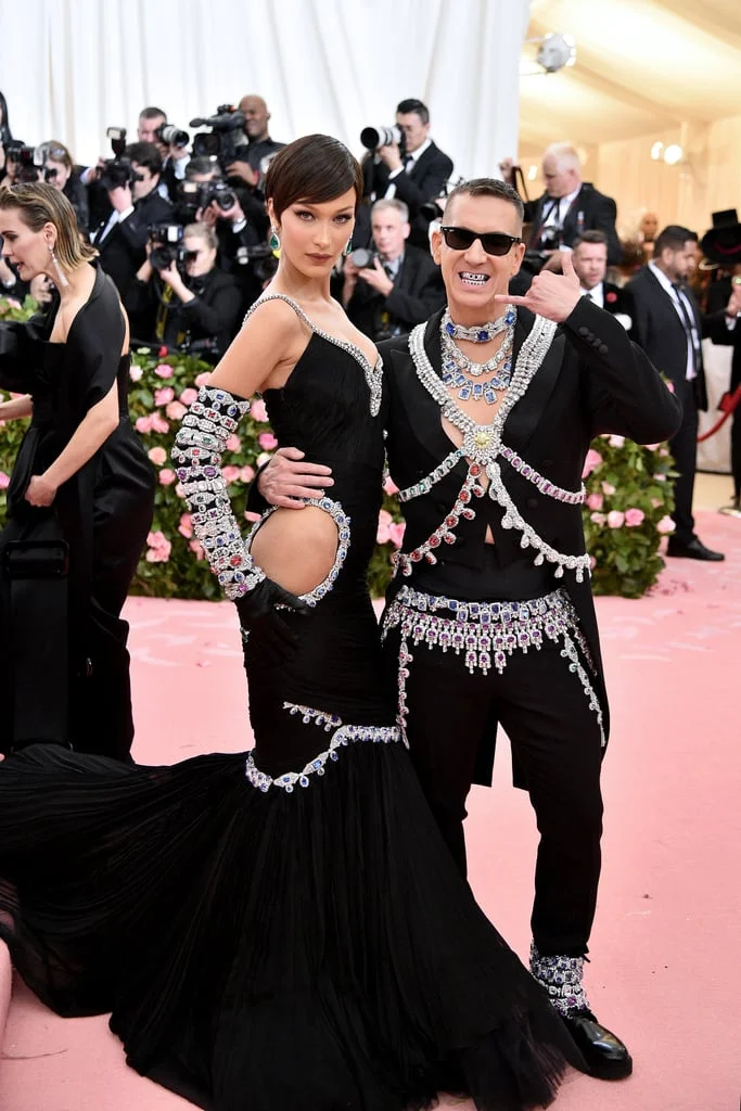 Jeremy Scott y Bella Hadid
