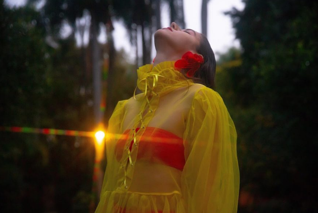 Tessa Ia en @its_anthonyrivera para su video ‘Quimeras’ | #PickMeSara