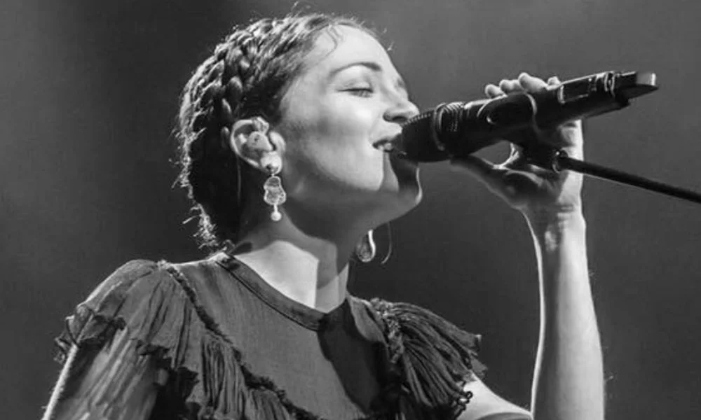 Natalia Lafourcade brilló otra vez en Hollywood con ropa de un diseñador mexicano