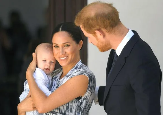 El royal baby de Meghan Markle y el príncipe Harry usa ropa sustentable