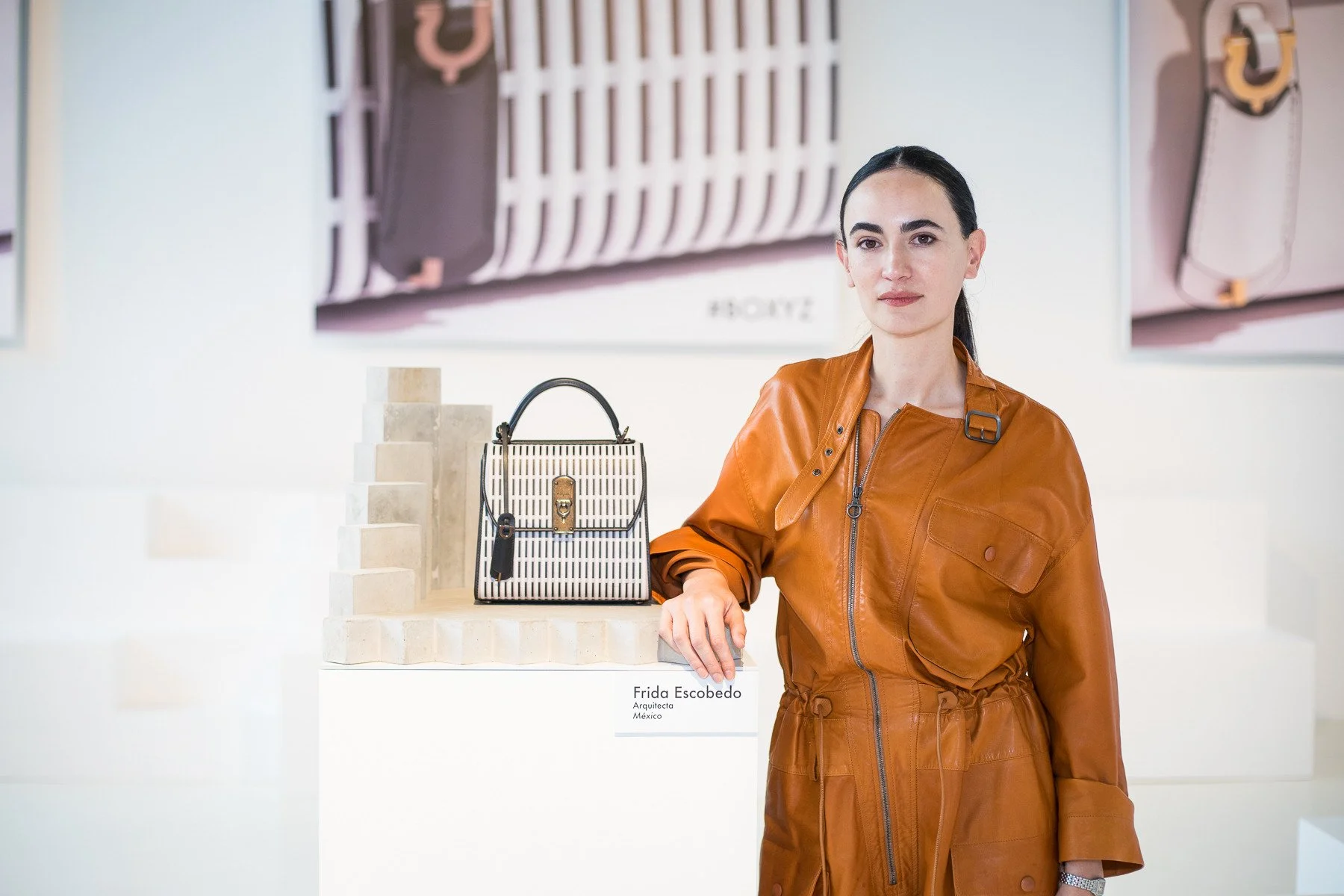 Artistas latinoamericanas crean bolsas increíbles para Ferragamo