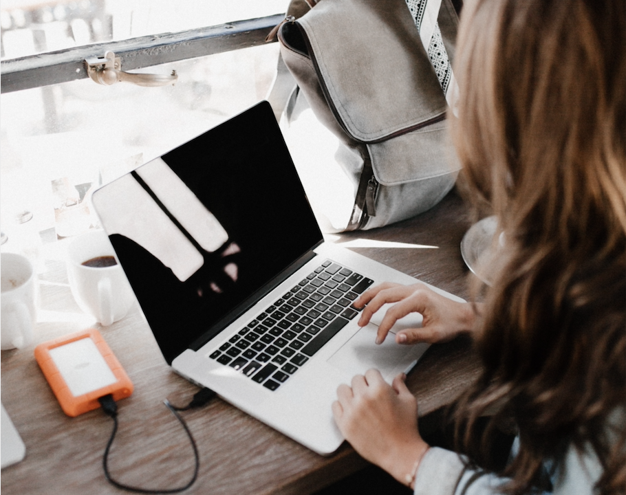 6 prendas ideales para hacer home office