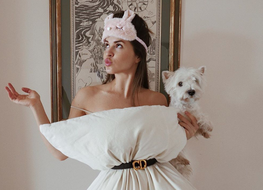 #QuarantinePillowChallenge, el reto que te desafía a armar un look con tus almohadas
