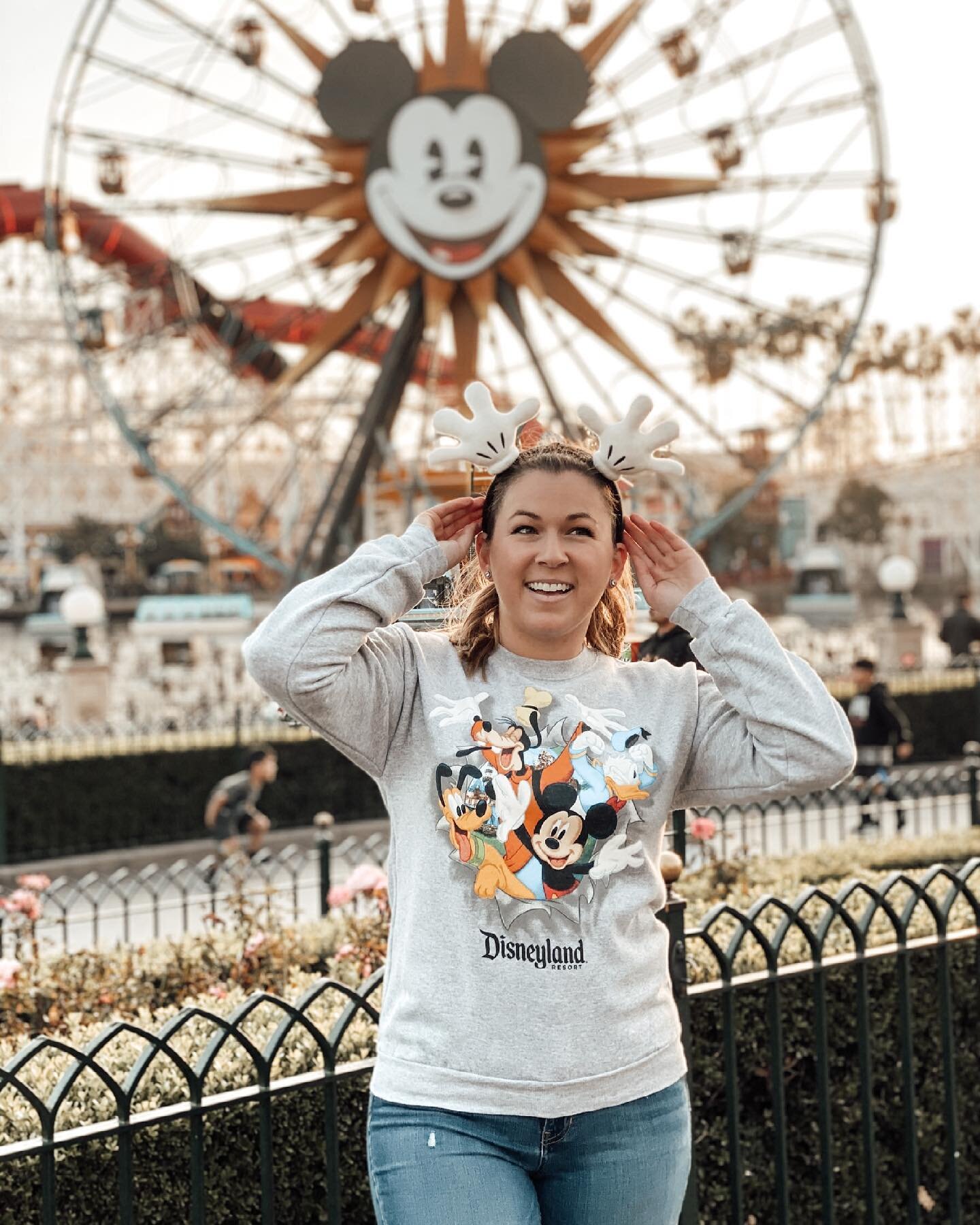 Guess who is finally going to Disneyland in one week&hellip; me! 🥰🥳
.
After 15 months of waiting I finally have my ticket and my park reservation (hate this stupid reservation system) and 4 trips to Walt Disney World I finally get to go home. 👏👏?