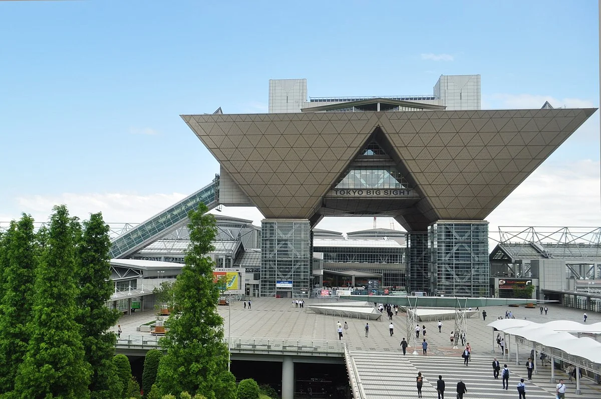 1200px-Tokyo_Big_Sight-1.jpg