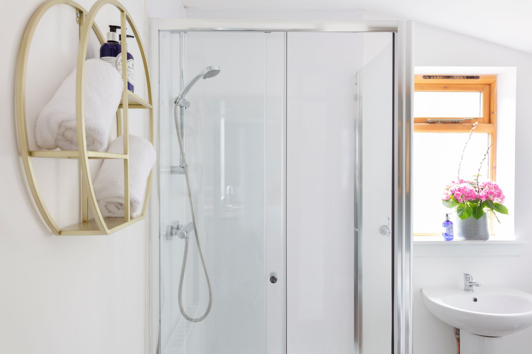 cottage bathroom 2.jpg