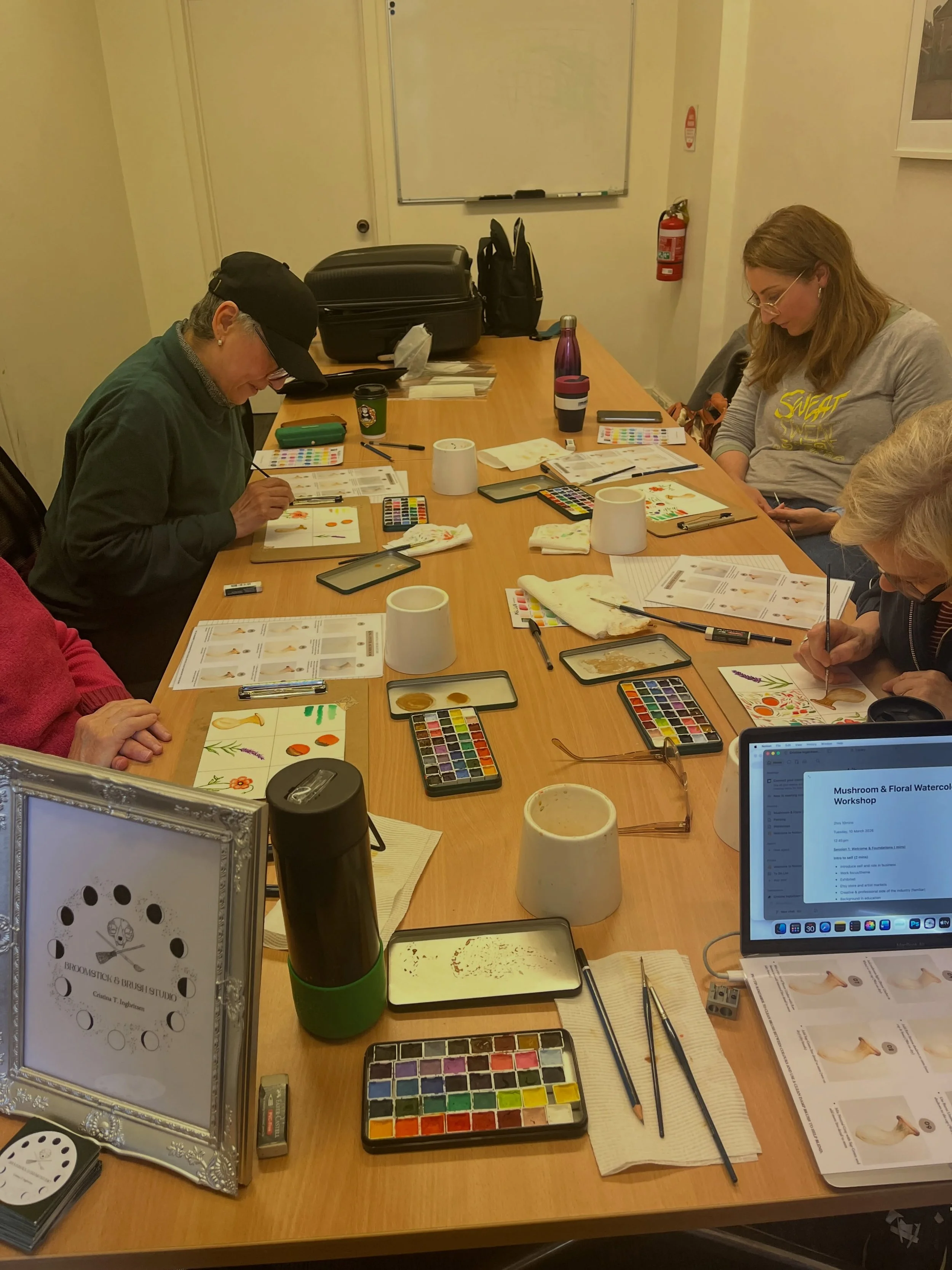Such a fun class at the @abbotsfordconvent today! Had so much fun teaching and chatting with these lovely ladies!

#workshop #watercolour #mushrooms #flowers #whatsoninmelbourne