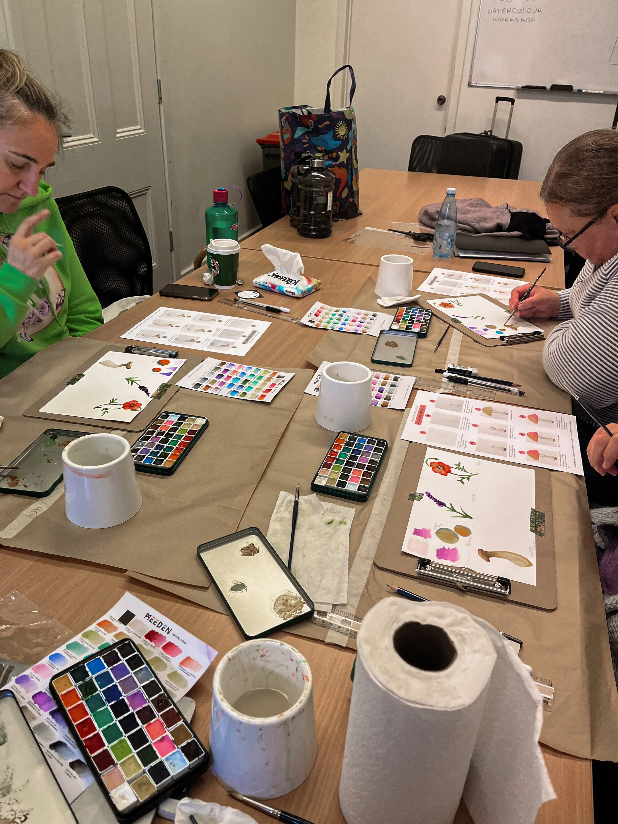 I love running workshops! So many more dates have been added! Interested in learning a new artistic skill? See link in bio!

#artworkshops #whatsoninmelbourne #painting #watercolour #floral
