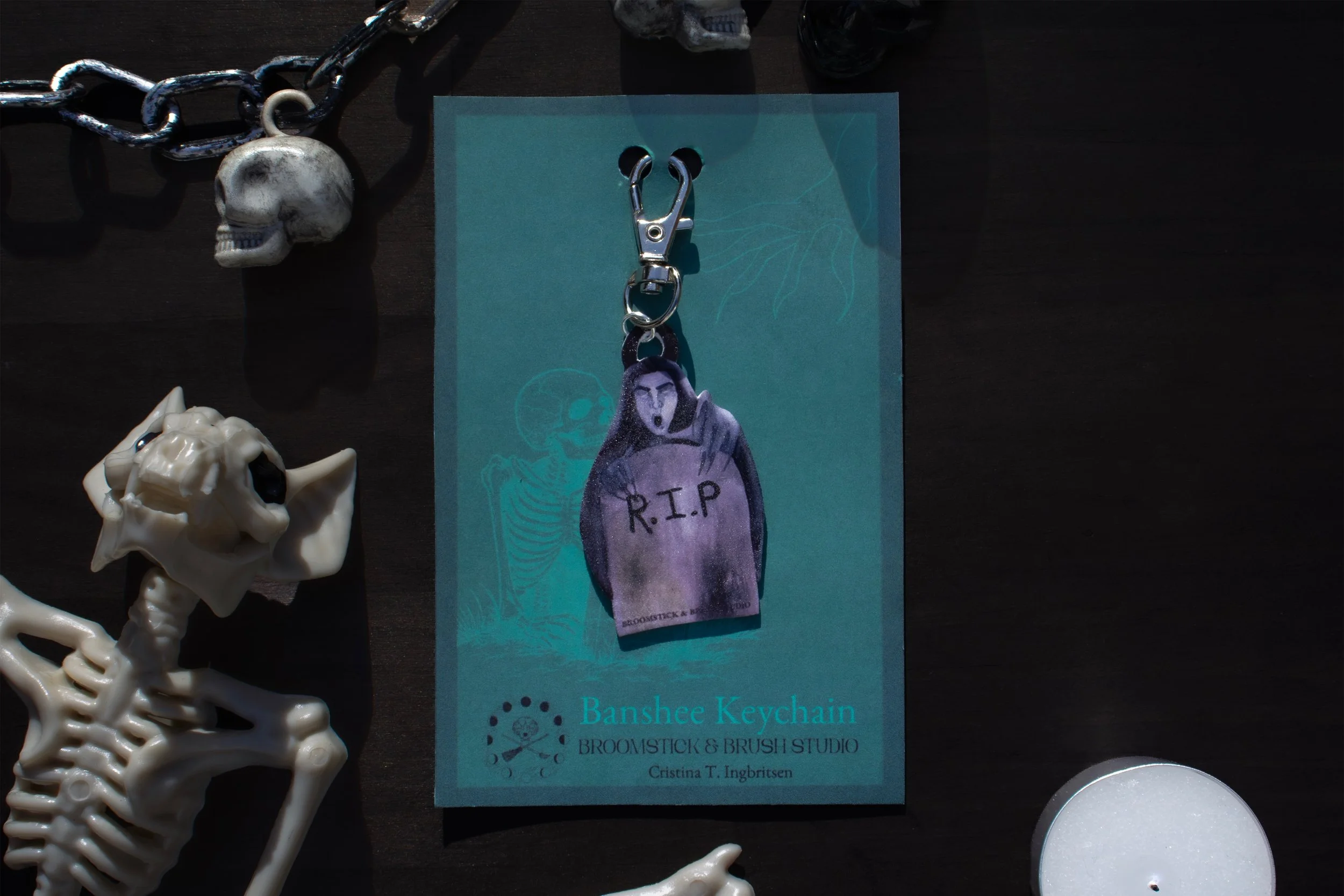 New Banshee keychain in stock on my Etsy store! Such a fun keychain! Perfect for upcoming Halloween!!!
Link in bio

#banshee #horror #shrinkydinks #keychain #watercolour