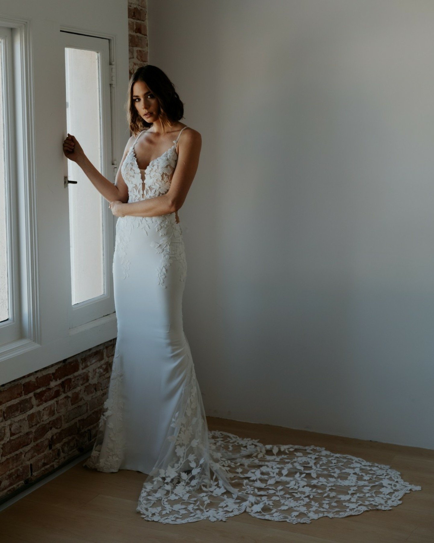 OLIVIANA // @enzoani

Oliviana from the Blue by Enzaoni collection is a stunning mermaid wedding dress. Perfect for the modern bride who wants to feel unique and elegant. The striking floral embroidered lace and plunging illusion neckline blend seaml