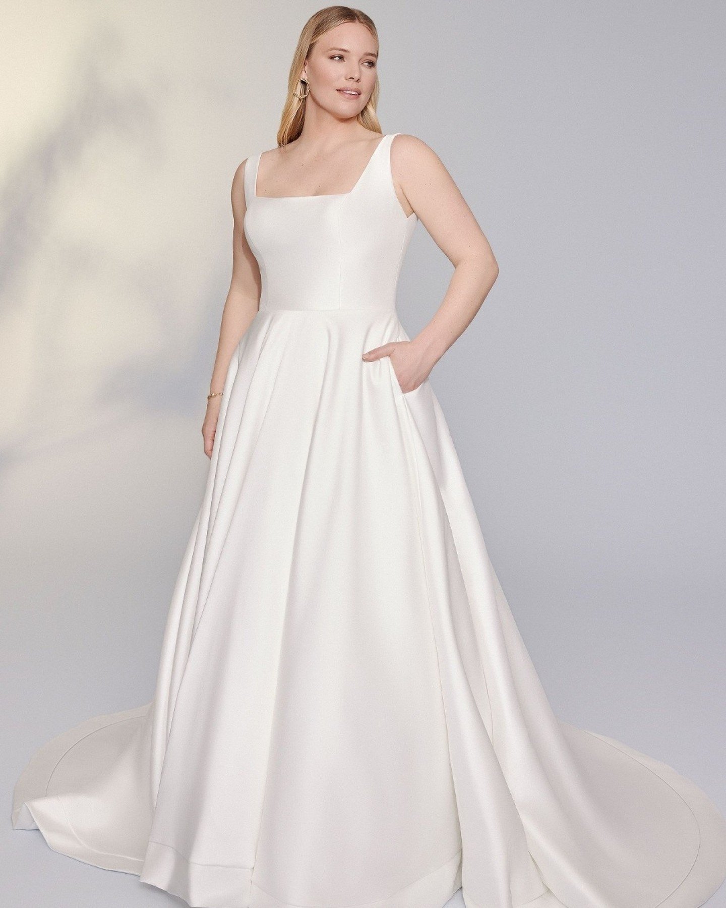 The first of our Justin Alexander Signature dresses is on it's way!

Look gorgeous on your wedding day wearing this simply chic stretch Mikado ball gown. 

Featuring a flattering square neckline and square back. The natural waistline leads to a full 