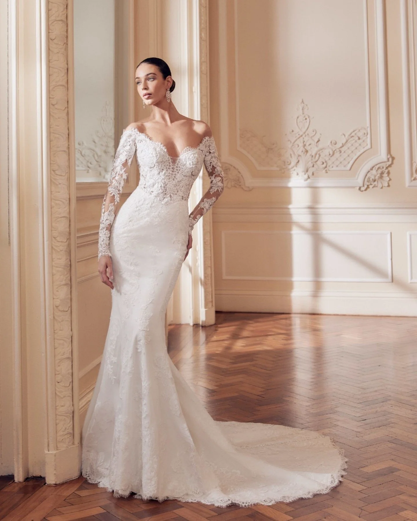 ELLIS BRIDALS TRUNK SHOW

These Ellis Bridals Atelier gowns bring a softer, more romantic feel &mdash; shimmer, lace and airy layers &mdash; here just for our Trunk Show weekend.

You&rsquo;re never limited to one designer with us, but if you choose 