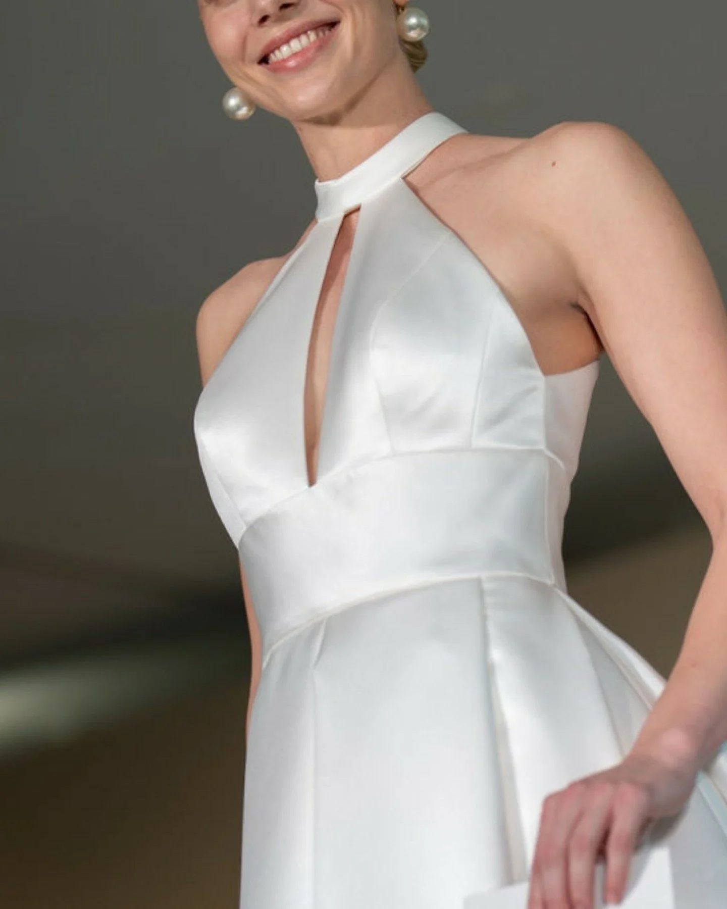 Sleek. Modern. Effortlessly elegant.

Jesus Peiro 2647 is one of those wedding dresses that speaks quietly but confidently. The clean halter neckline, subtle keyhole detail and full satin skirt create a look that&rsquo;s timeless, sculptural and incr