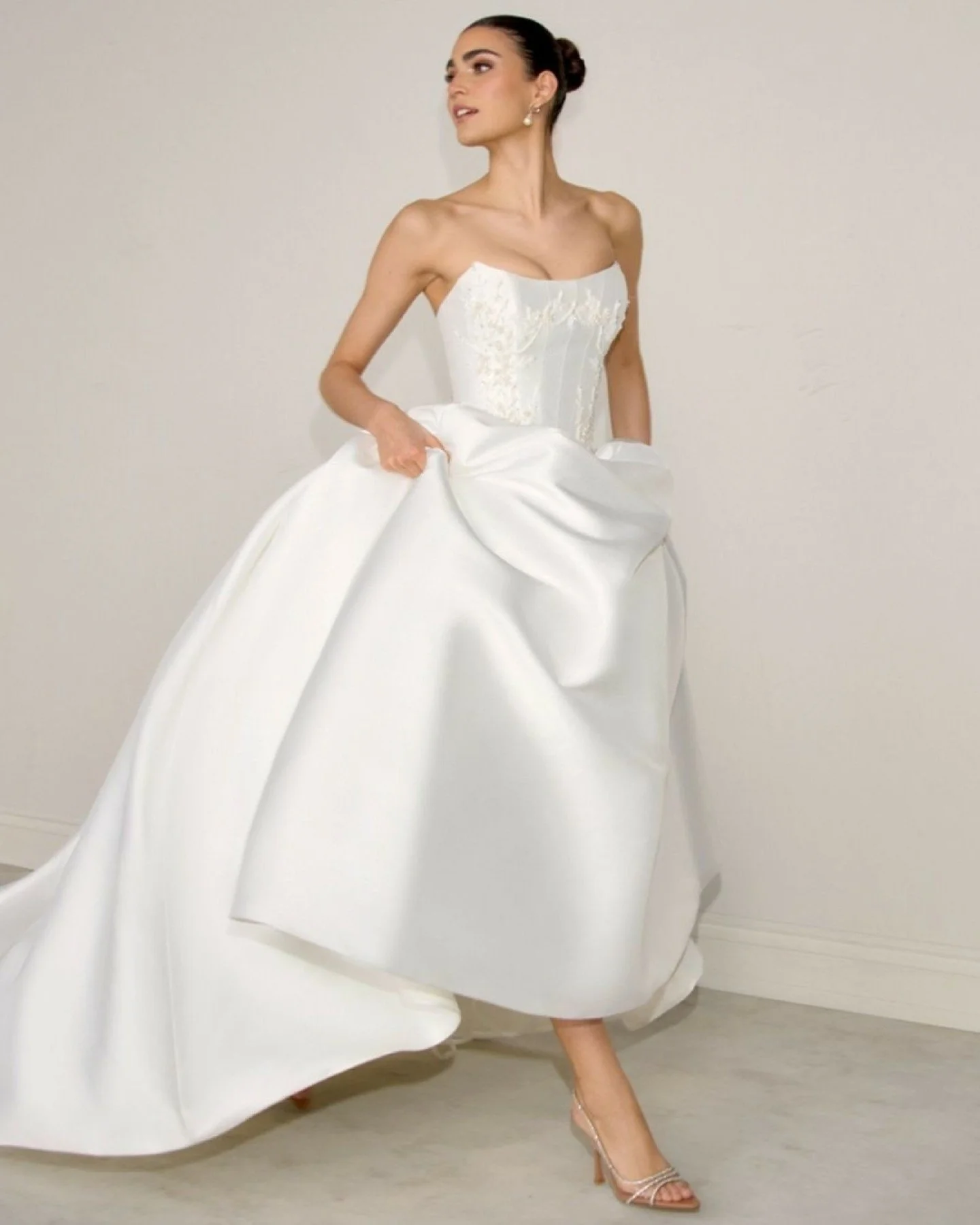 This dress stops me in my tracks every single time. 🤍

Solara by @justinalexandersignature is one of those wedding dresses that feels quietly powerful &ndash; elegant, confident and completely unforgettable.

I love how it looks clean and timeless a