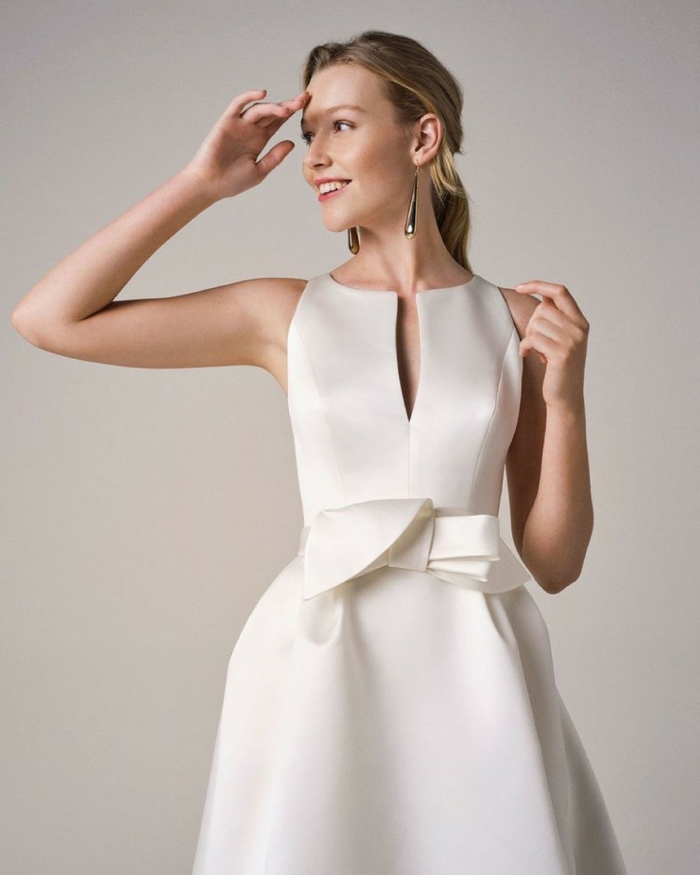 There are always a few hidden gems on our Off-the-Peg rail.

Dress: 262
Designer: Jesus Peiro
High Street Size: 12 
Colour: Ivory
Condition: Good
Of the Peg Price: &pound;300 was &pound;2150

Available Off-the-Peg at &amp; Wolf Bridal in Marlborough,