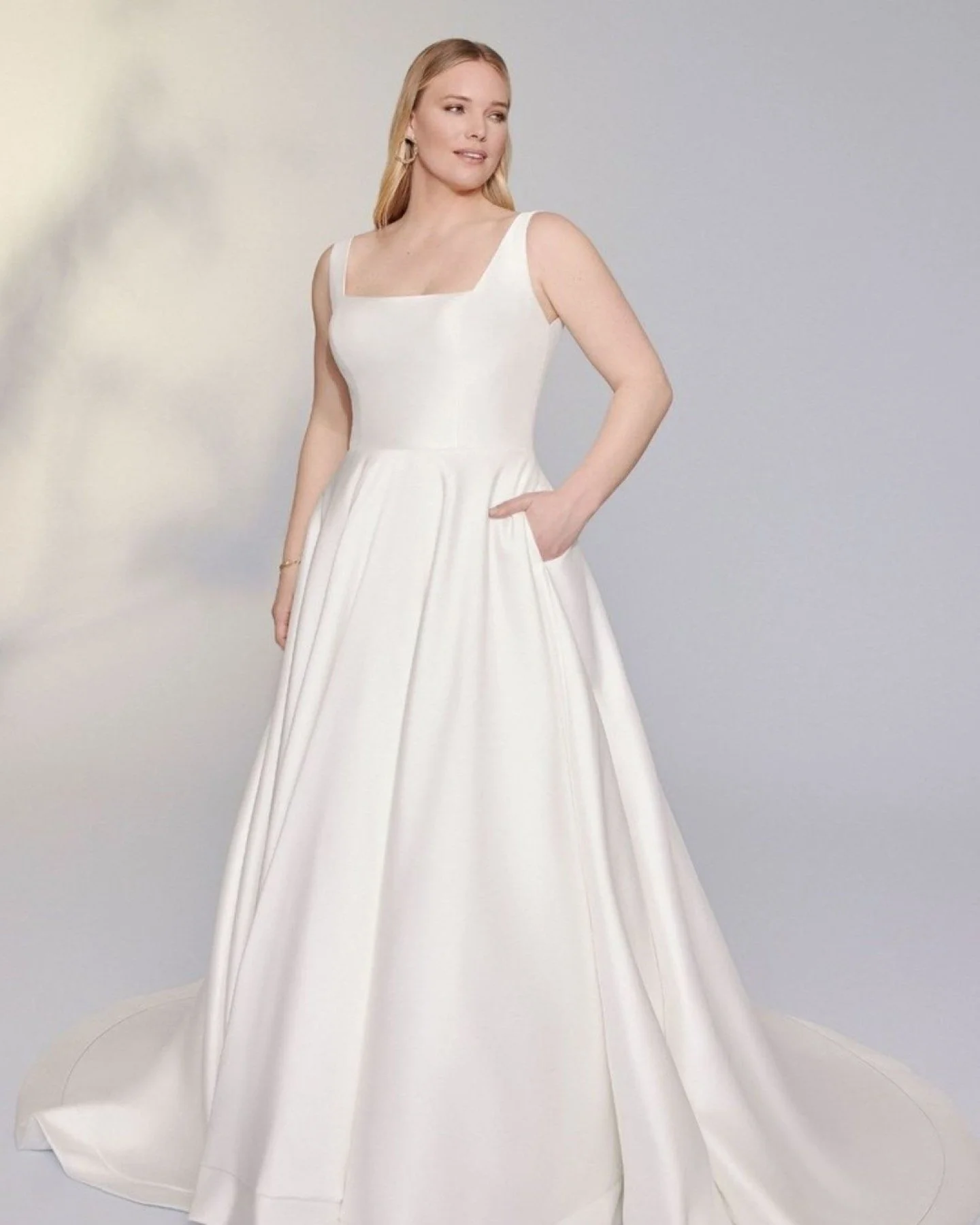 Wedding coming up sooner than expected?

Dress: Charleston
Designer: Justin Alexander Signature
High Street Size: 18
Colour: Ivory
Condition: Good
Off the Peg Price: &pound;800 was &pound;2025

Available Off-the-Peg at &amp; Wolf Bridal in Marlboroug