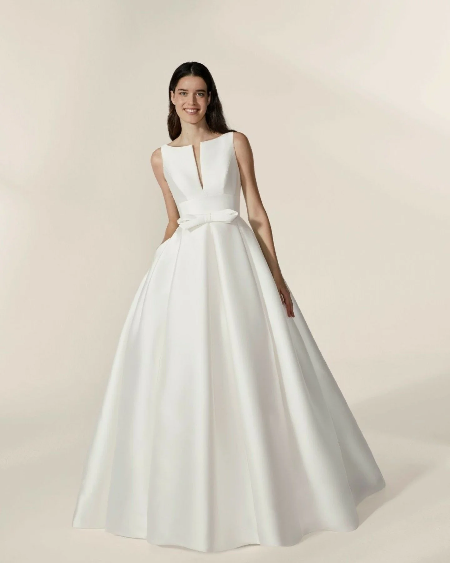 A beautiful wedding dress by Jesus Peiro and an even more sustainable choice now it's available Off the Peg.

Dress: IC-05
Designer: @jesuspeiroofficial
Size: 12
Colour: Ivory
Condition: As New
Price was: &pound;2525 NOW &pound;1263

Available Off-th