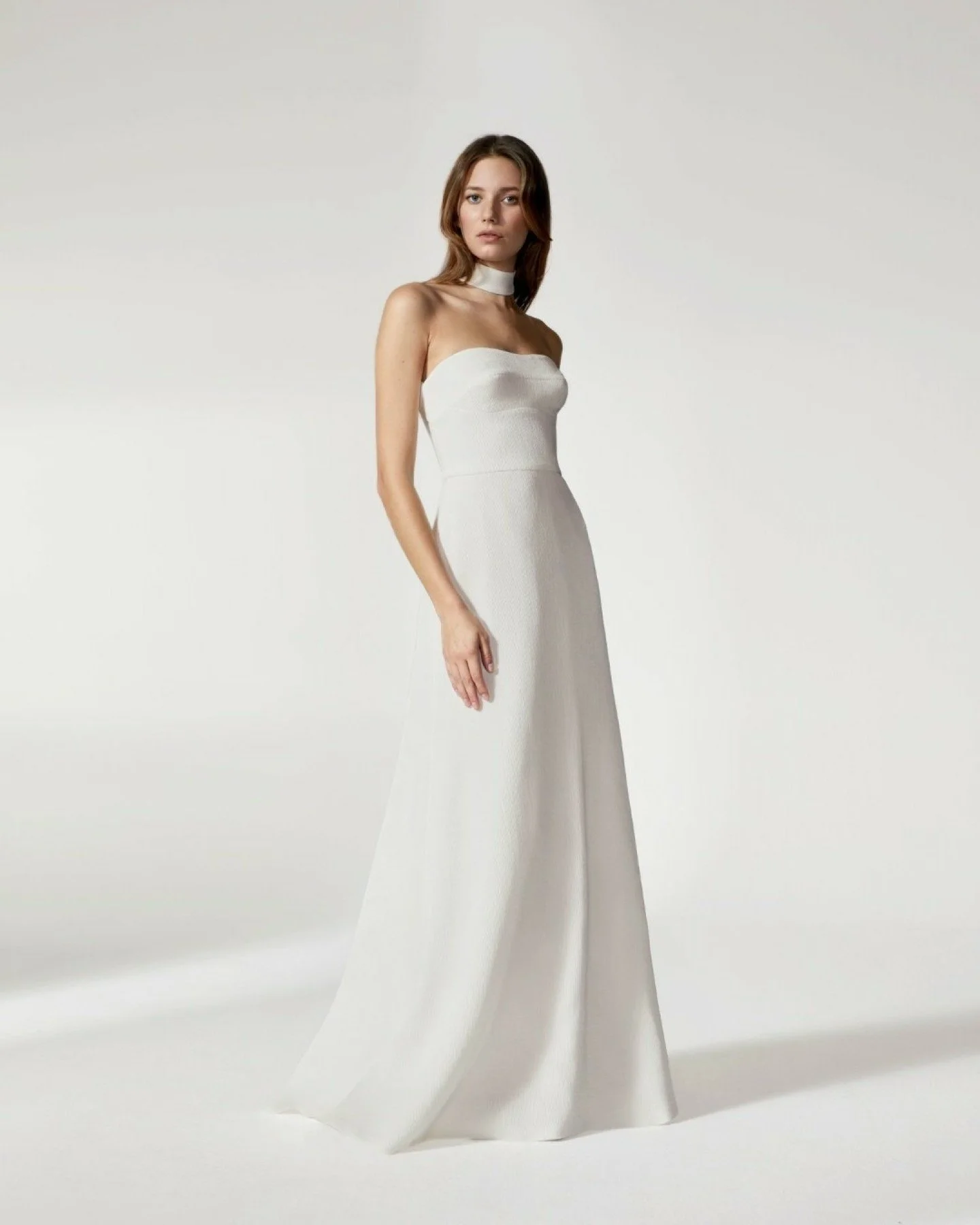 Don&rsquo;t look&hellip; this one&rsquo;s for the cool brides only.

Dress: 2652
Designer: Jesus Peiro
Size: 12
Colour: Ivory
Condition: As New
Was: &pound;2500 Now: &pound;1250

This is one of those effortlessly cool, fashion-forward wedding dresses