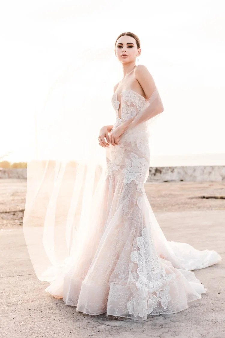 Bride Sample What is a sample wedding dress | Beachweddingtips.com