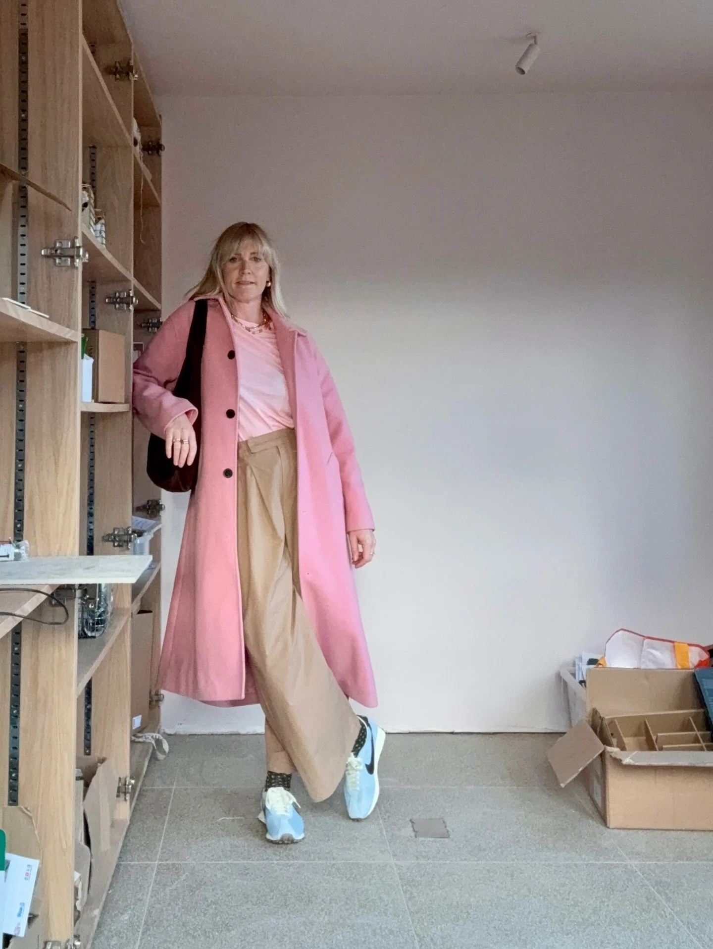 👋🏻 in my Neapolitan ice cream era - always 🍦

This sums up life lately - Messy home projects and all ready for another dusty site visit! It been a busy one. Loving my tiles 💛

#interiordesignnottingham #nottinghaminteriordesigner #pink #gardenstu