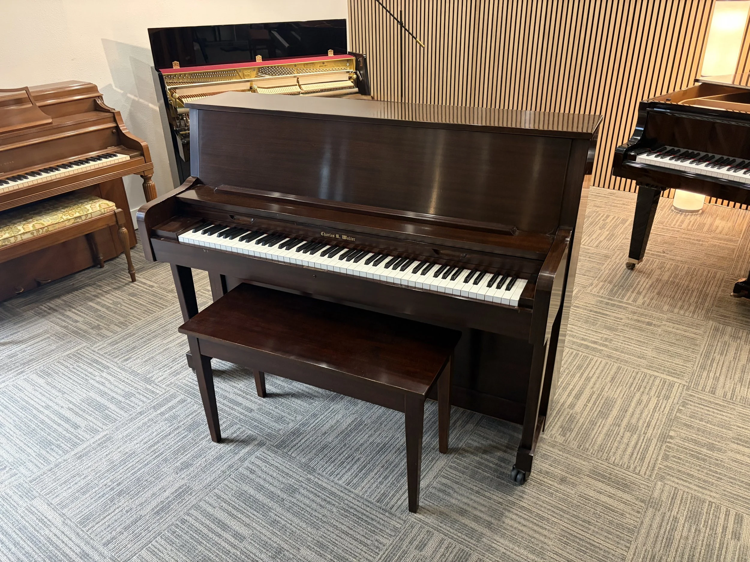 Charles R. Walter 1500 - Upright Piano (45”)