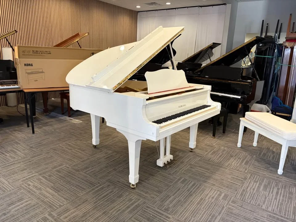 Yamaha G1 - Baby Grand Piano (5'.3")