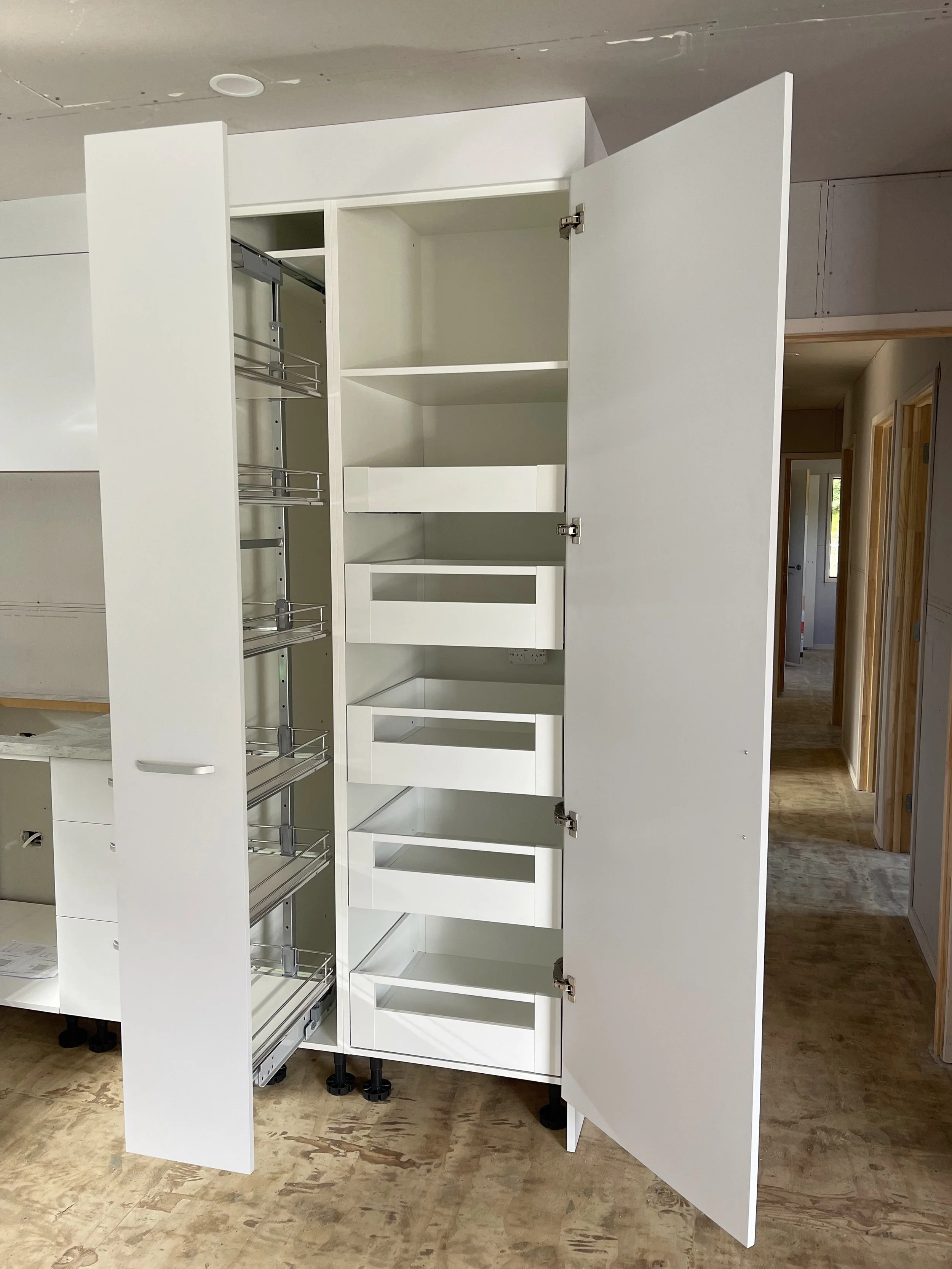 We LOVE a kitchen that utilises space, and @fitnzhomestorage always deliver. 🙌🏼

This kitchen our team fit out in a transportable home built by students at the Auckland Unitec features: 
 
&bull; 5 x drawer Space Tower - making reaching to the back