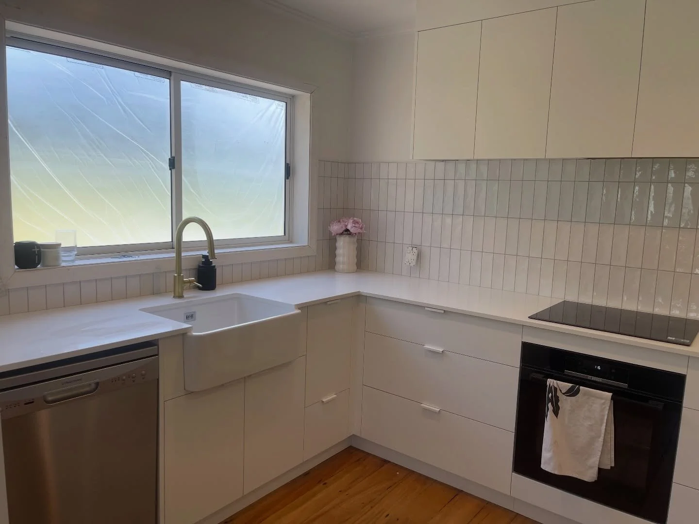 Originally designed for the working pantries of grand Victorian homes, butlers sinks today are a stylish addition to modern kitchens. ✨ 

This kitchen we completed last year had a warm minimalist feel to it. The butlers sink was a perfect add in to e