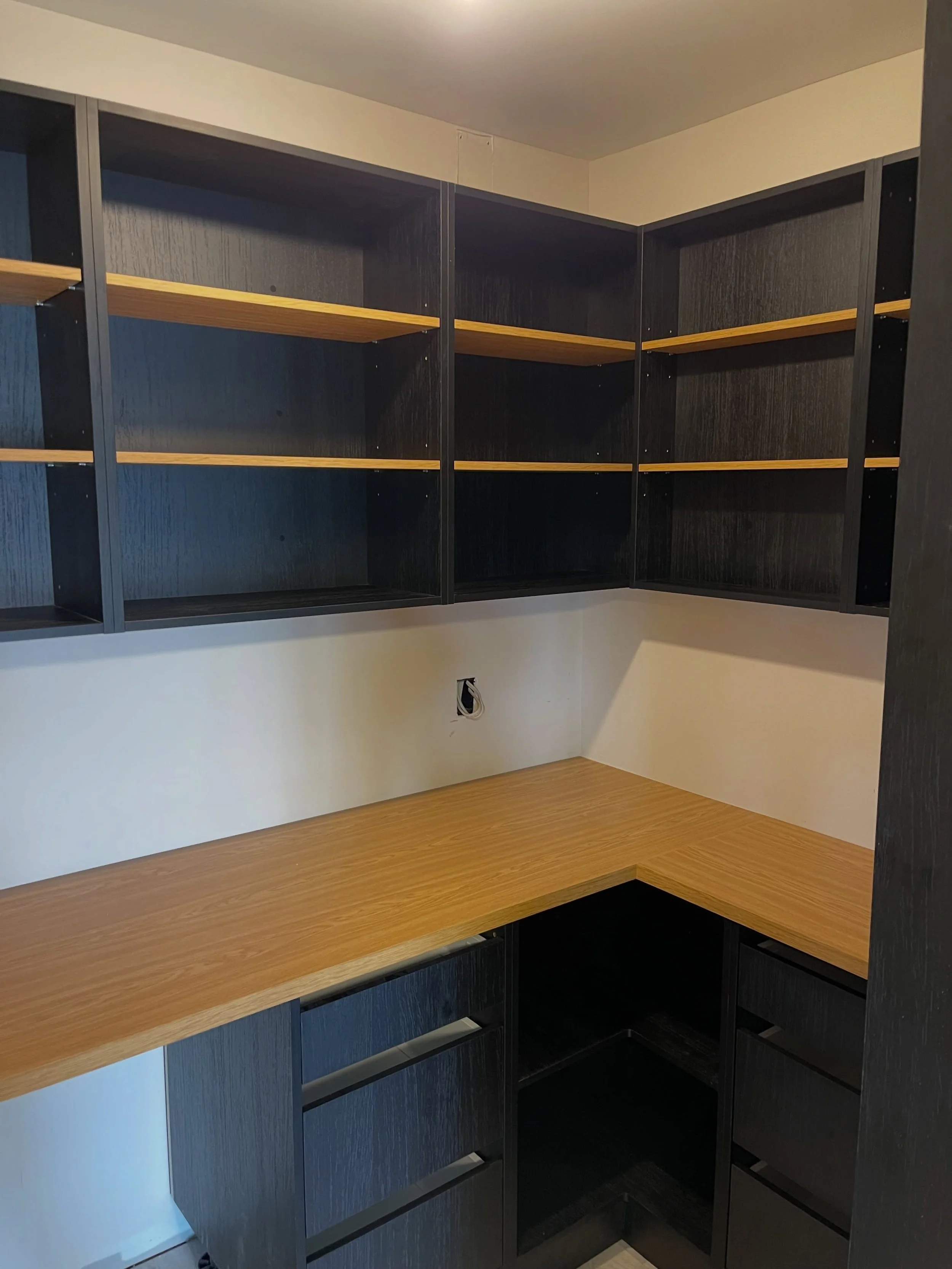 💫📸 New Pantry alert!

We simply LOVE this look! 
We completed this project today for our wonderful customer who knew exactly what she wanted from the get go! 

Warm tones and plenty of space for food, drinks fridge and  cooking equipment, this room