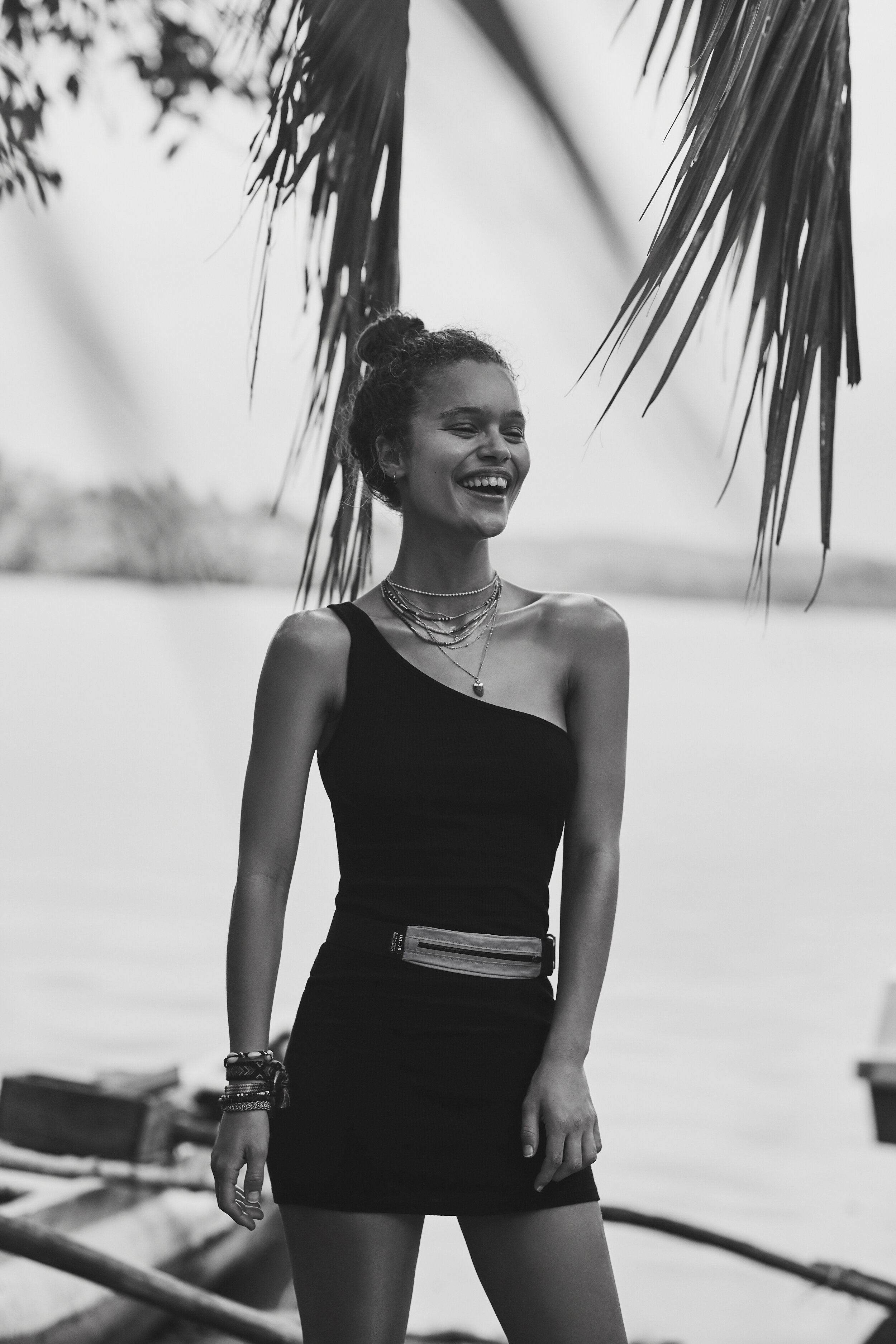 UO_SL_SHOT_29_ASYMETRIC_BLACK_DRESS_050.jpg
