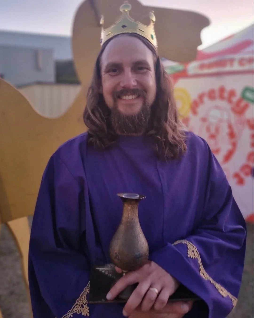 Did you catch us at Lakeside Christmas Markets on Friday?
We had a ball welcoming everyone to Bethlehem and introducing them to the baby Jesus, King and Saviour of the world.
Thanks @lakeside.lightning  for having us!