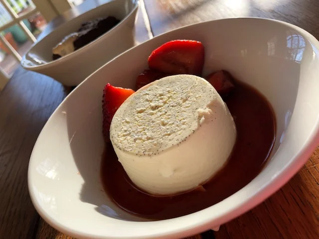 Vanilla panna cotta with balsamic strawberries