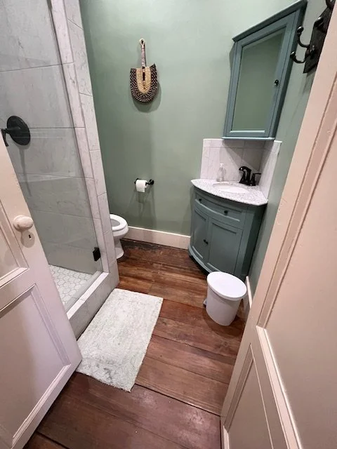 Dot 2 Dot Bathroom 1.JPG