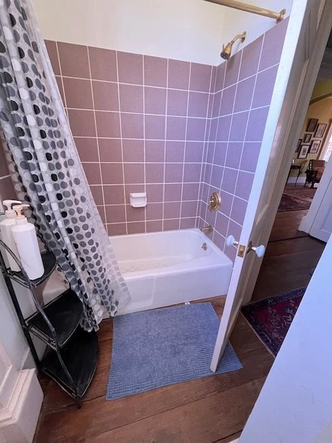 Dot 2 Dot Bathroom 4.JPG