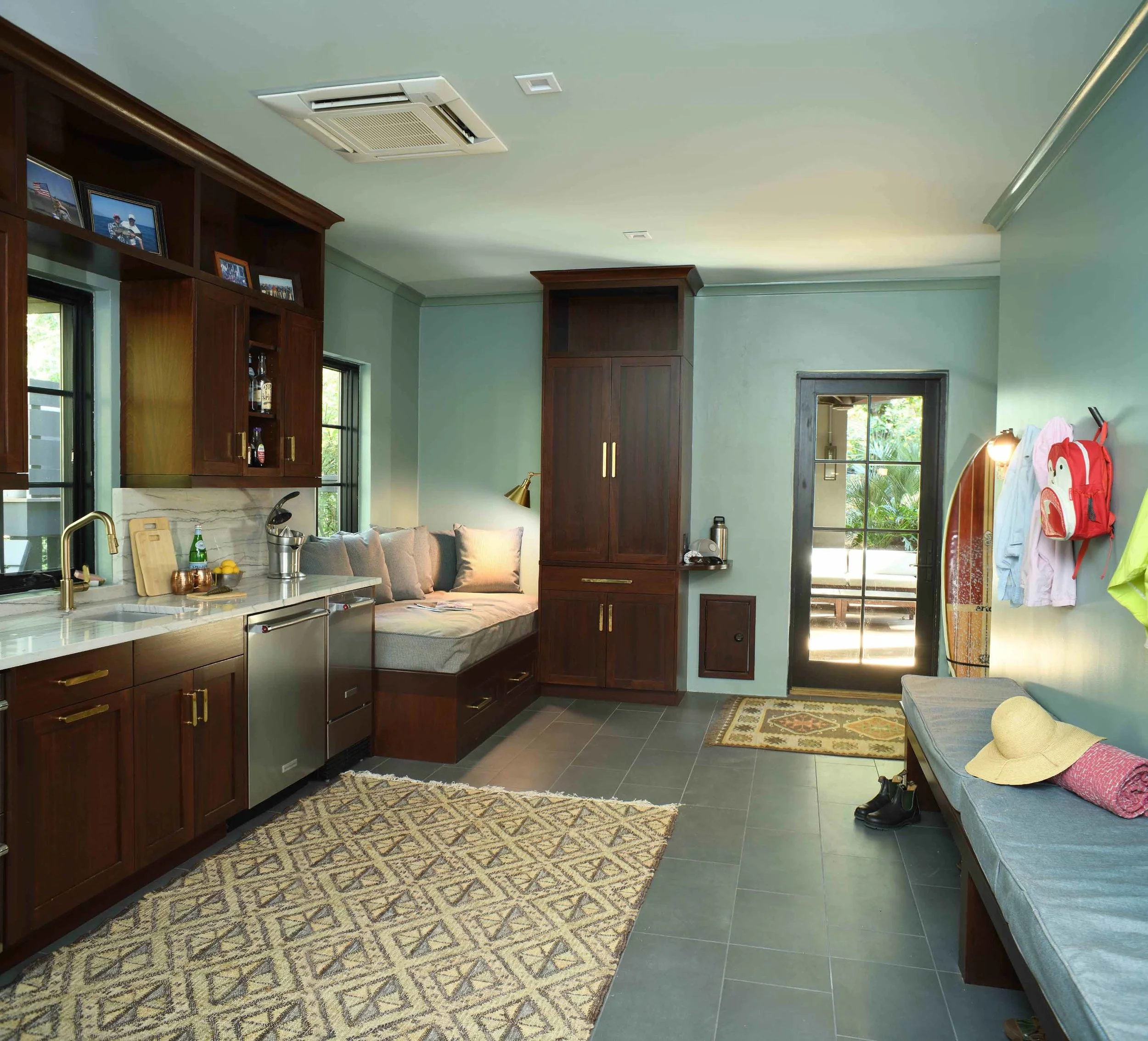 mud room to pool17.jpg