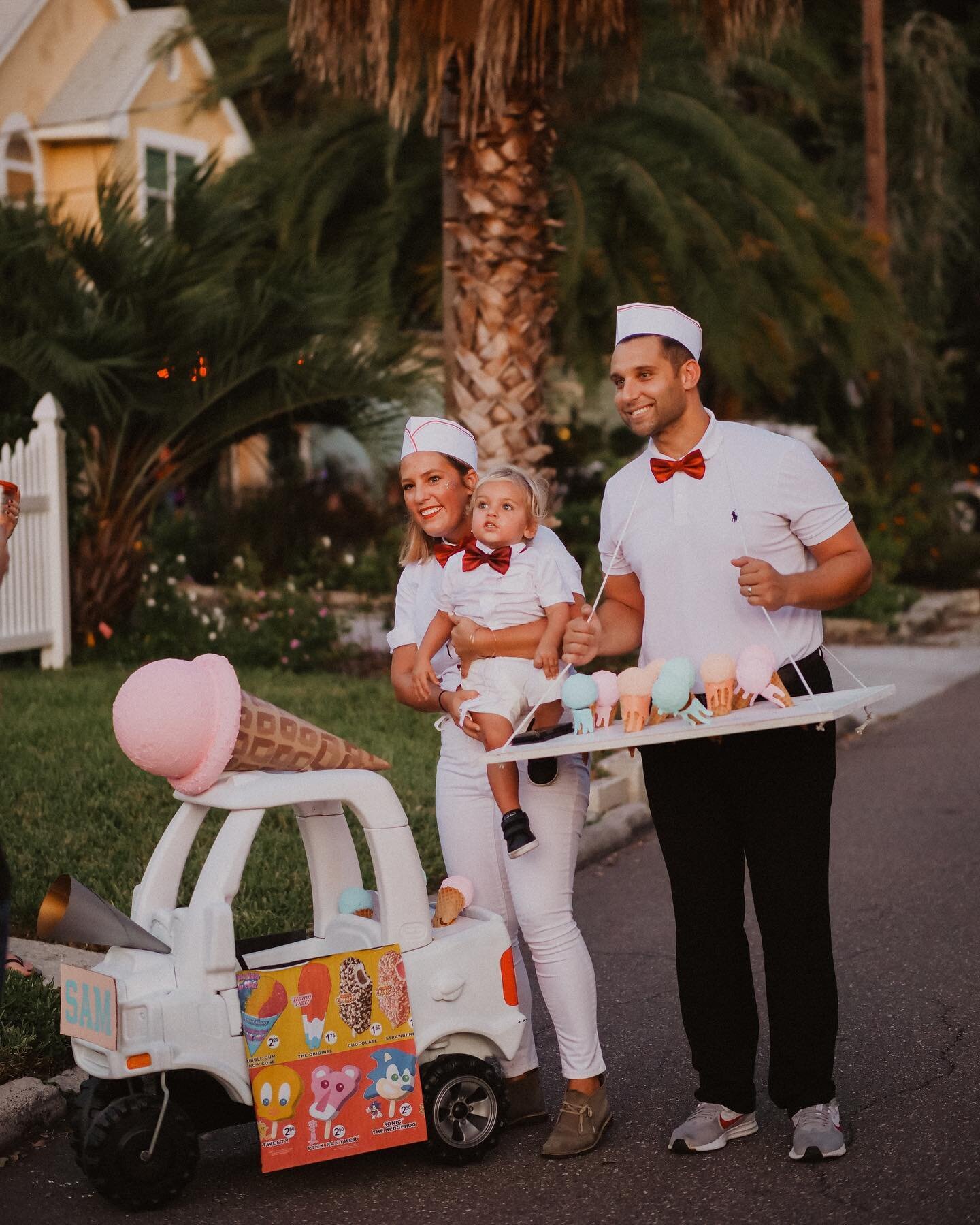 Okay Halloween just became our favorite day for a family session. 🚐 Swipe to smile&gt;&gt;🍦👏🏼