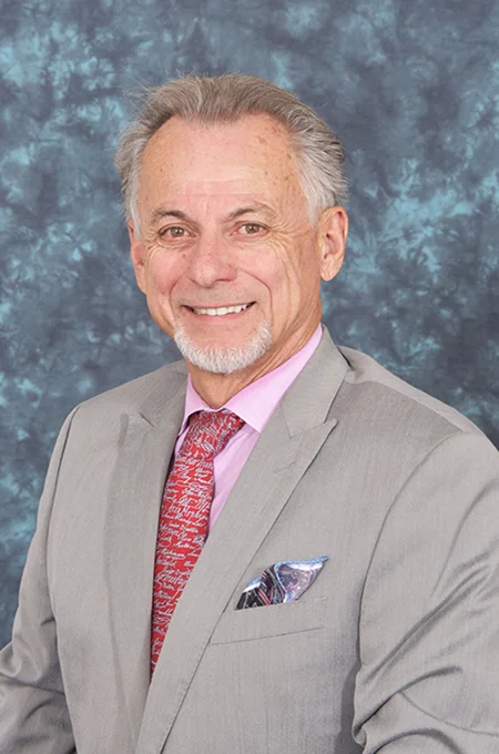 Bruce Lazenby.jpg