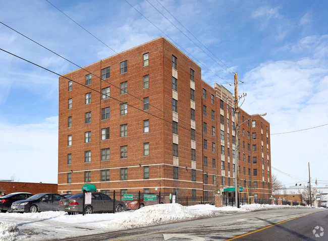 university-commons-apartments-cleveland-oh-primary-photo.jpg