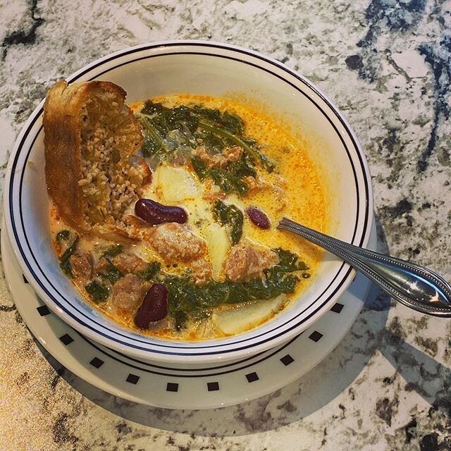 Quarantine is making me experiment 😂Zuppa Toscana with garlic bread 👌🏻